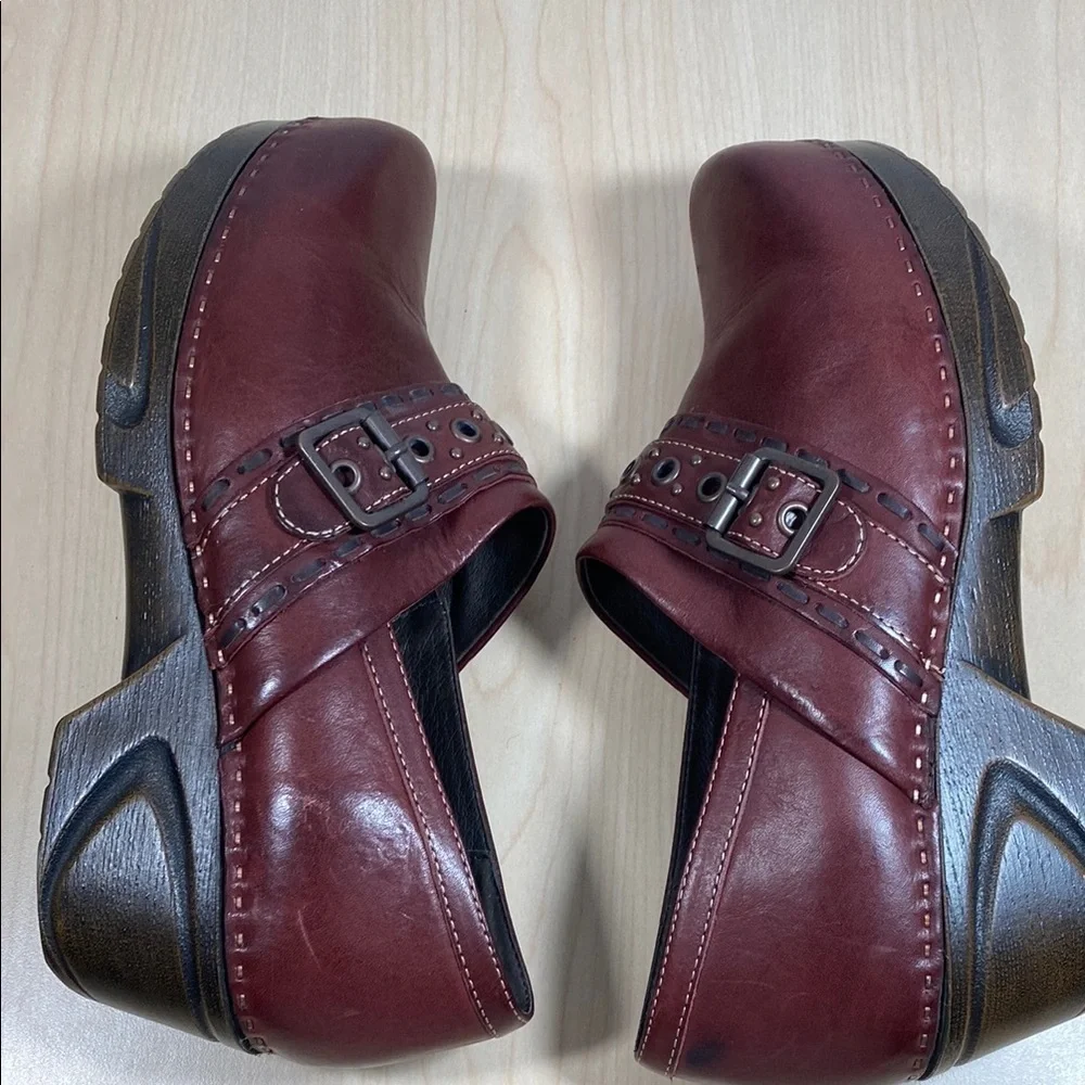 Sofft Burgundy Red Mules with Decorative Strap and Slip Resistant Sole - Picture 5 of 8